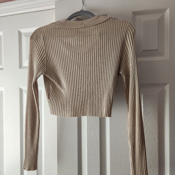 Long Sleeve Crop Top - Picture 4 of 4